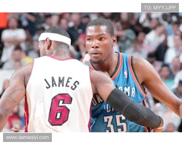詹姆斯与杜兰特巅峰对决两位巨星的精彩互爆时刻回顾 詹姆斯与杜兰特巅峰对决两位巨星的精彩互爆时刻回顾