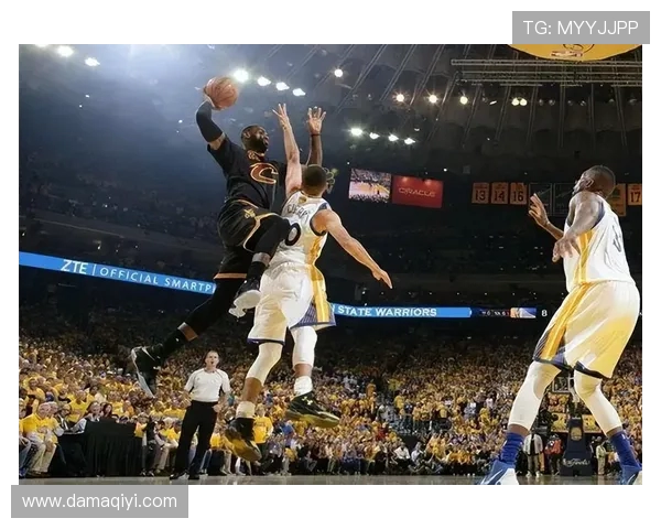 骑士与勇士总决赛第五场激战回顾:历史对决再掀高潮 骑士与勇士总决赛第五场激战回顾:历史对决再掀高潮