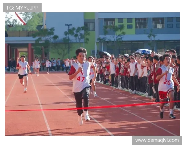 周强独家分享飞盘技巧与心得体会助你轻松掌握这项运动的魅力与乐趣